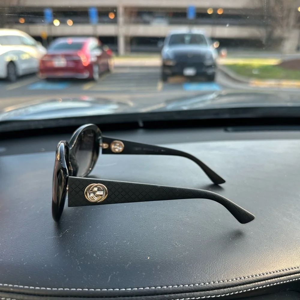 Authentic Gucci sunglasses - Picture 2 of 3
